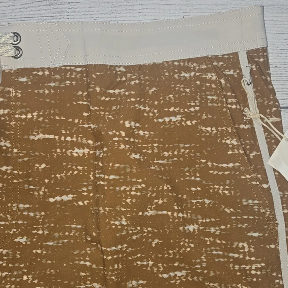 Vuori Men's Cruise Boardshort Caramel Slub Size 38 NWT
